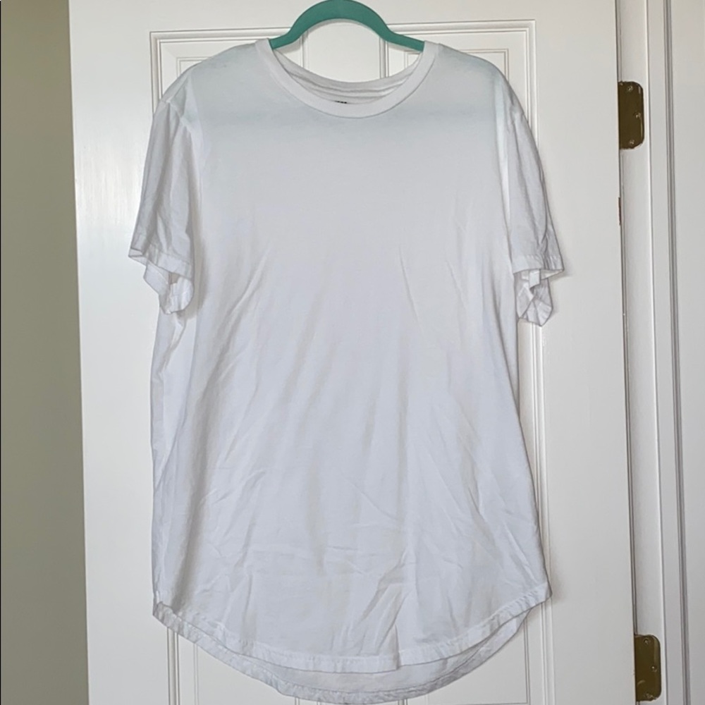 H&M Men’s Scalloped Bottom T-Shirt